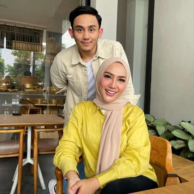 Ingat Mama Lita MasterChef yang Viral Gegara Goda Chef Juna? Suami Meninggal Kini Pacaran dengan Artis Ganteng ini?