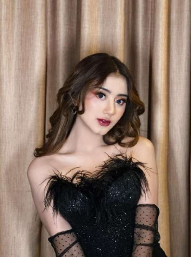 Potret Keseharian Biduan Ghea Youbi yang Viral, Panen Kritikan Usai Joget Bareng Wali Kota Tegal!