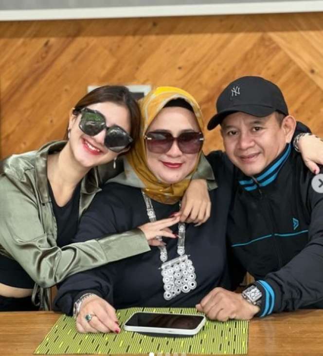 Potret Keseharian Biduan Ghea Youbi yang Viral, Panen Kritikan Usai Joget Bareng Wali Kota Tegal!