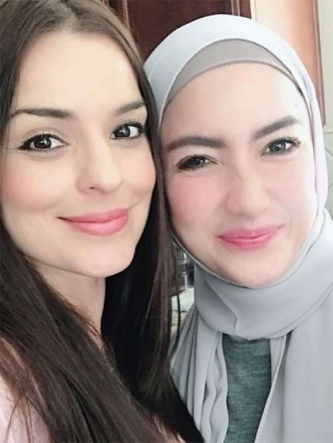 Masih Ingat Tia Ivanka `Mbak Yul`? Ratu Sinetron 90-an & Pernah Didekati Raffi Ahmad, Kini Nasibnya Bikin Nyesek