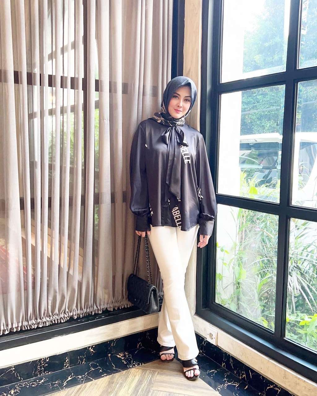 Potret Mantan Istri Jonathan Frizzy, Dhena Devanka Berbalut Hijab, Tepis Isu Pindah Agama