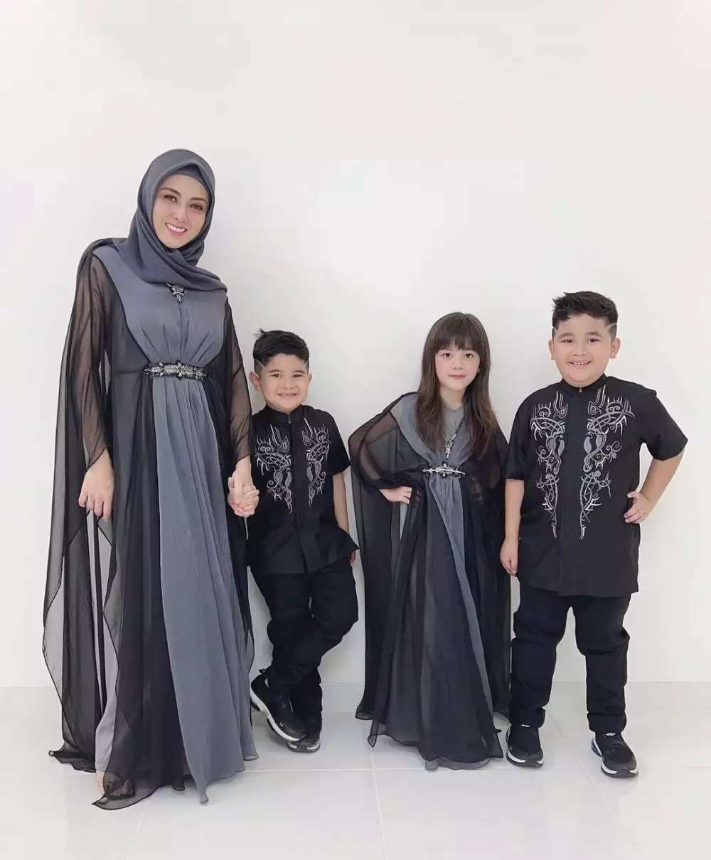 Potret Mantan Istri Jonathan Frizzy, Dhena Devanka Berbalut Hijab, Tepis Isu Pindah Agama