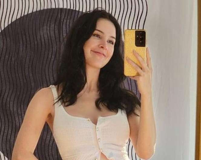 8 Potret Artis Viral Mandi Hanya 3 Kali Sebulan, Alasannya Bikin Netizen Terheran-heran!