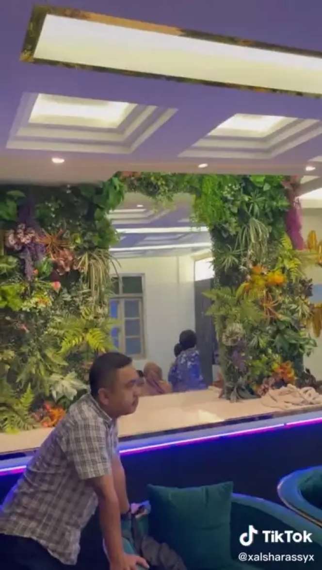 10 Potret Rumah Anti Sombong, Luar Kumuh Berantakan, Dalamnya Mewah Bak Masuk Toko IKEA!