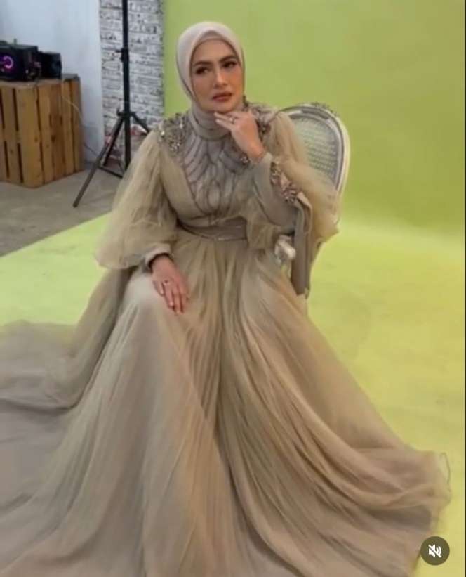 Venna Melinda Jadi Korban KDRT, 8 Potret Anggi Novita Mantan Istri Ferry Irawan yang Ikut Disorot, Bongkar Sifat Buruk Eks Suami!