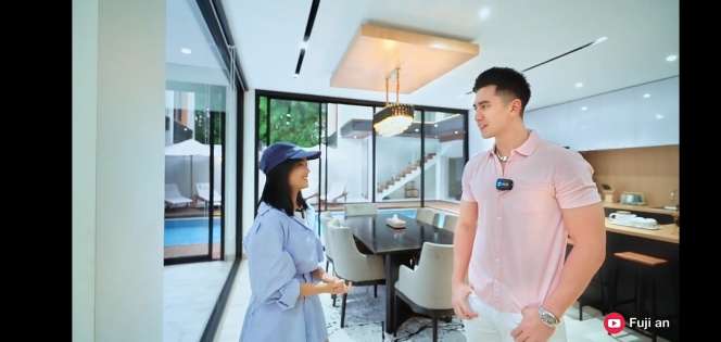 Adu Mewah Rumah Verrel Bramasta VS Venna Melinda, Harganya Sama-sama Fantastis, Desainnya Elegan Banget!