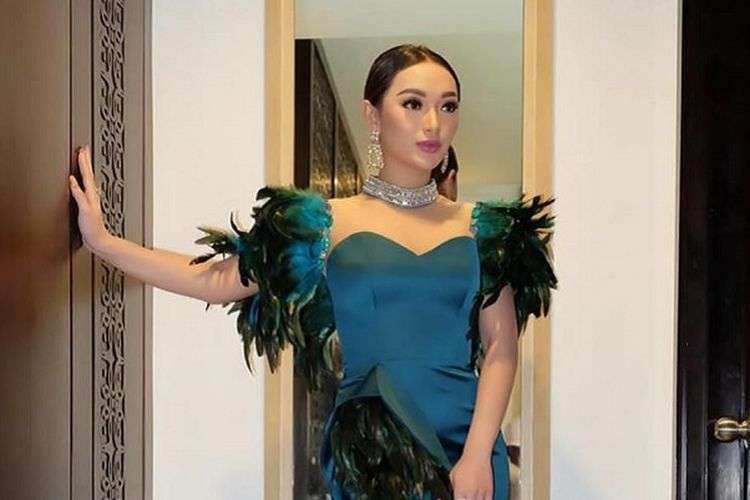 8 Artis `Sultan` yang Dulu Hidup Miskin, Seleb Terakhir Dulu Tukang Gorengan Kini Saingi Raffi Ahmad!