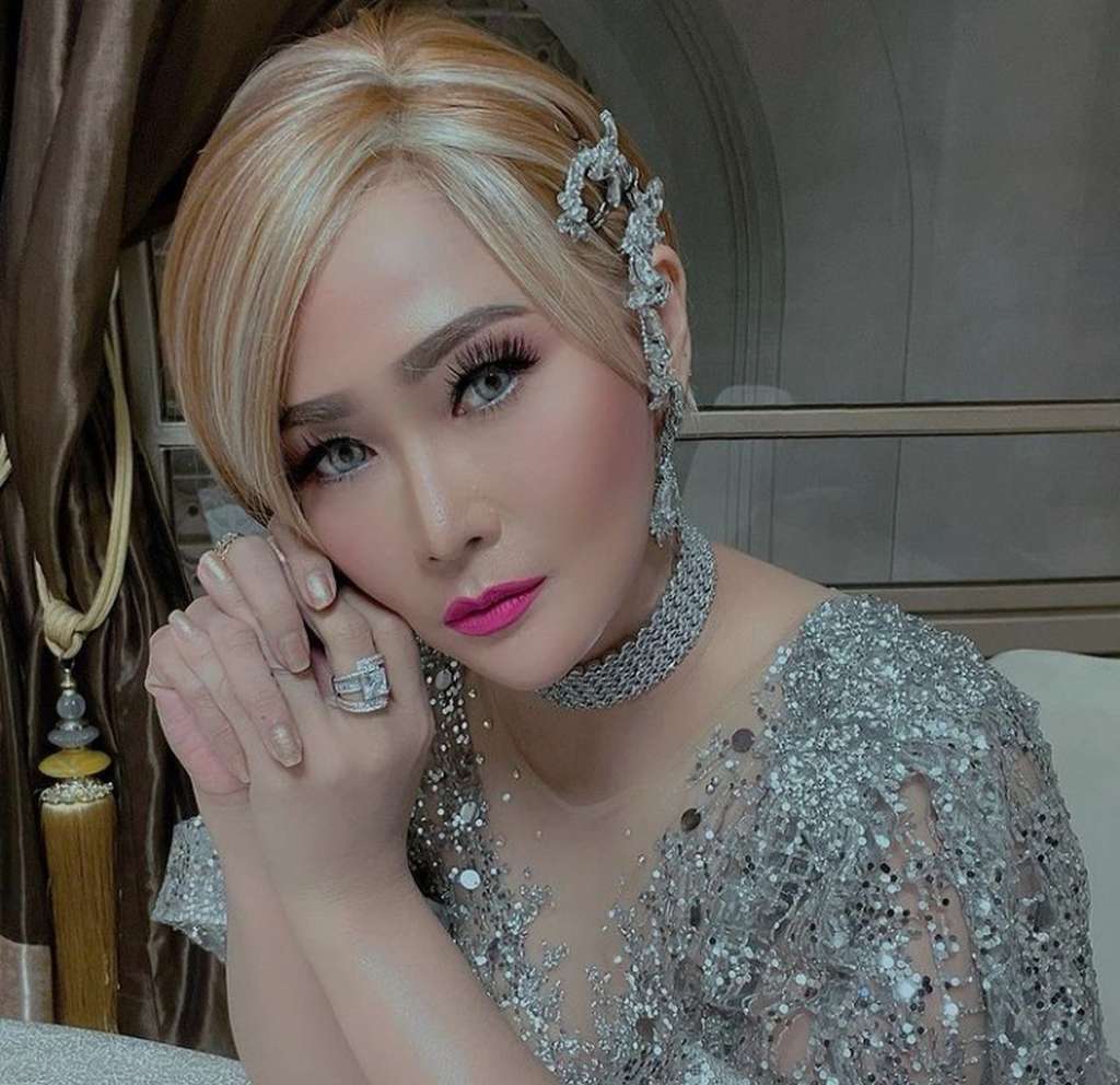 8 Artis `Sultan` yang Dulu Hidup Miskin, Seleb Terakhir Dulu Tukang Gorengan Kini Saingi Raffi Ahmad!