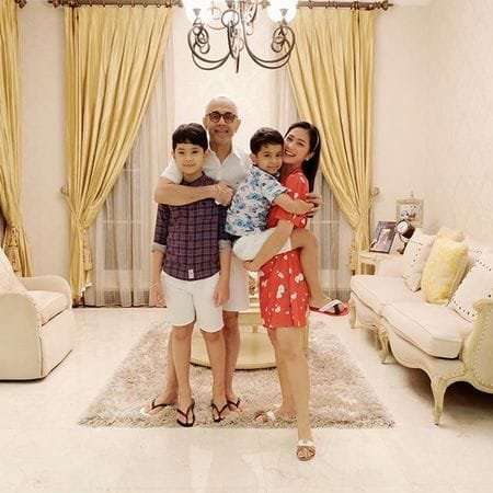 Dinikahi Duda Tajir, 10 Potret Kamar Bunga Zainal di Rumah Mewah Bak Istana, Gemerlap Serba Emas!