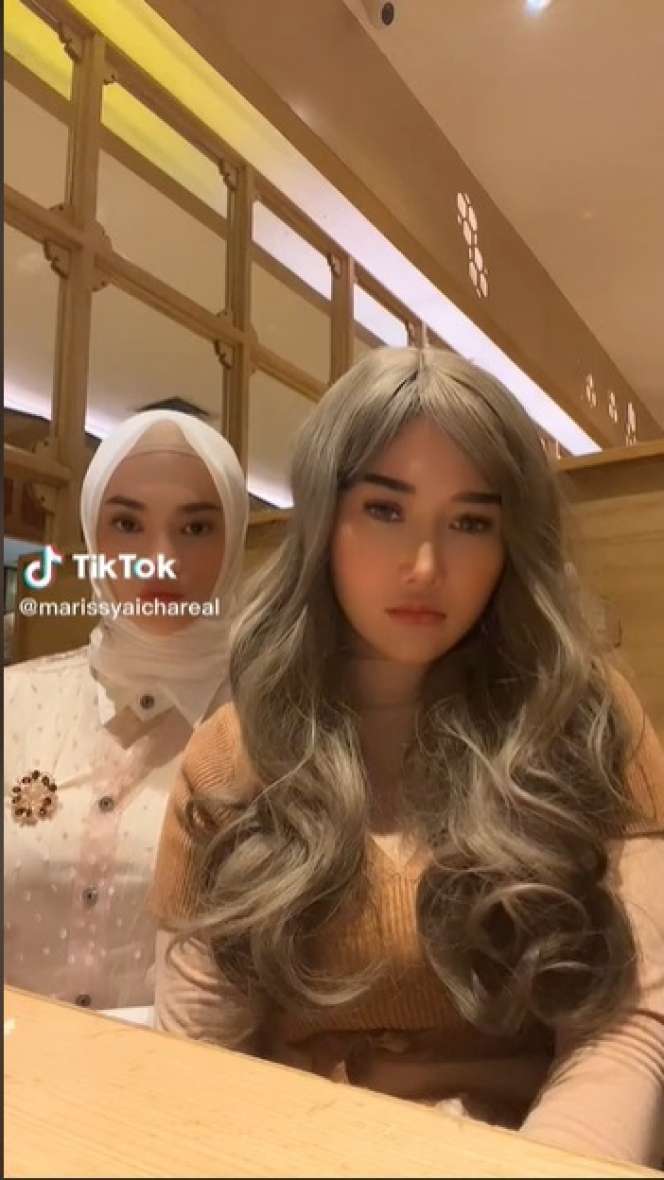 Adu Gaya Lucinta Luna VS Marissya Icha yang Disebut Mirip Saat Pakai Wig, Bak Pinang Dibelah Dua!