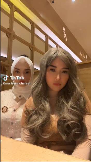 Adu Gaya Lucinta Luna VS Marissya Icha yang Disebut Mirip Saat Pakai Wig, Bak Pinang Dibelah Dua!