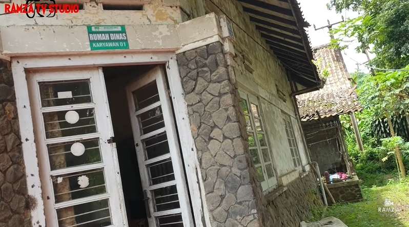 10 Potret Rumah Tua Peninggalan Belanda, Dikira Kosong dan Angker, Ternyata Dalamnya Bikin Takjub!