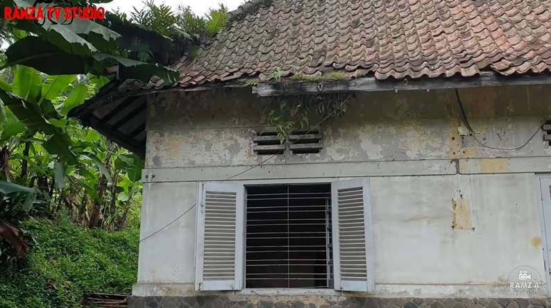 10 Potret Rumah Tua Peninggalan Belanda, Dikira Kosong dan Angker, Ternyata Dalamnya Bikin Takjub!