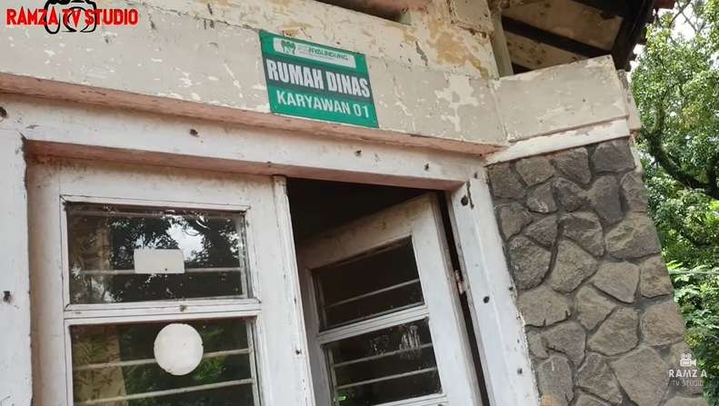 10 Potret Rumah Tua Peninggalan Belanda, Dikira Kosong dan Angker, Ternyata Dalamnya Bikin Takjub!