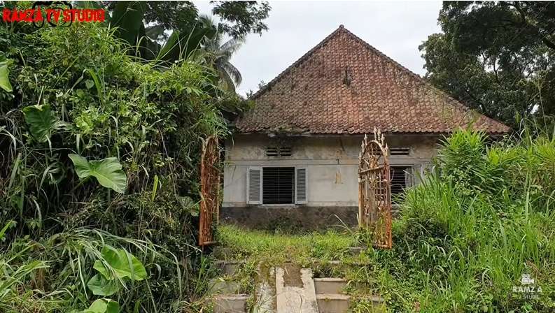 10 Potret Rumah Tua Peninggalan Belanda, Dikira Kosong dan Angker, Ternyata Dalamnya Bikin Takjub!