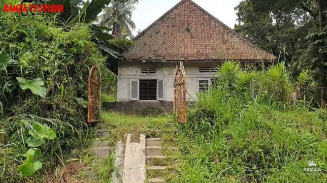 10 Potret Rumah Tua Peninggalan Belanda, Dikira Kosong dan Angker, Ternyata Dalamnya Bikin Takjub!