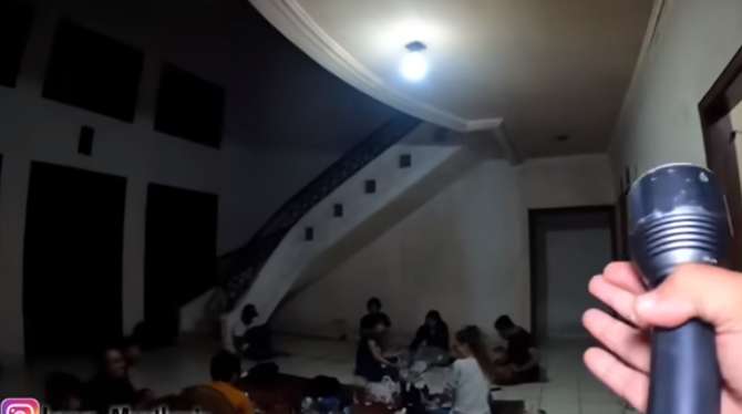 10 Potret Terkini Rumah Tiko dan Ibu Eny, Makin Megah & Gemerlap Usai Dipasang Listrik dan Air!
