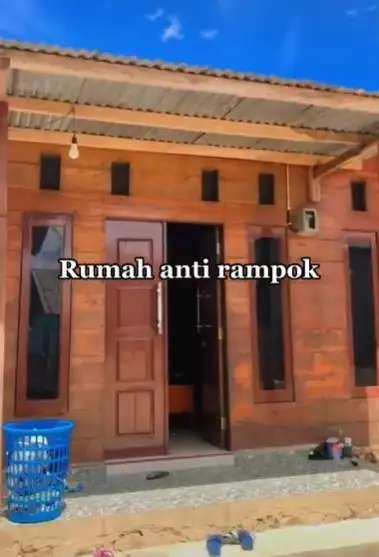 8 Potret Rumah Anti Maling, Dikira Jelek Berdinding Kayu & Atap Seng, Dalamnya Bikin Tajub, Simpan Harta Karun!