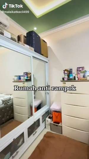 8 Potret Rumah Anti Maling, Dikira Jelek Berdinding Kayu & Atap Seng, Dalamnya Bikin Tajub, Simpan Harta Karun!