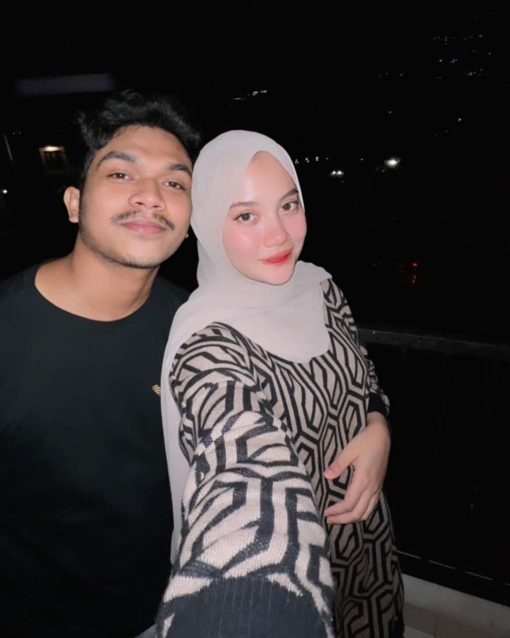 Viral Disawer Saat Mengaji, Potret Nadia Hawasyi Bersama Suami