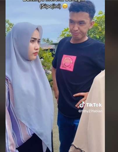 Jadi Korban Perjodohan Orangtua, Ekspresi Pasangan Pengantin Viral Ini Tuai Sorotan!
