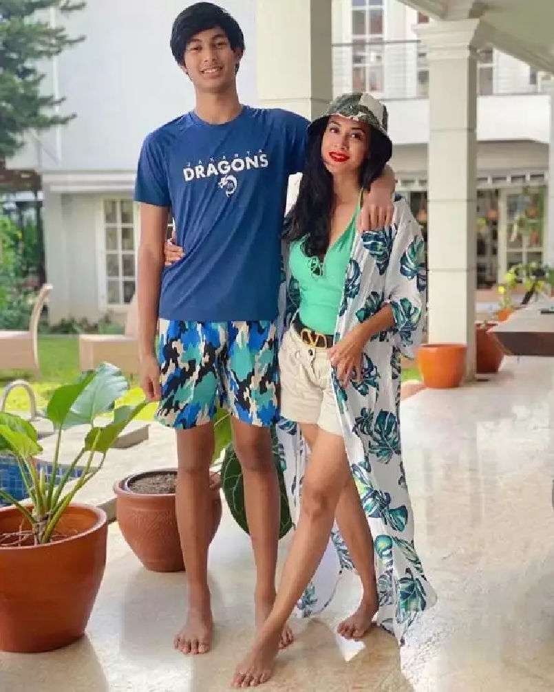 Awet Muda, Potret Seleb Cantik Bareng Putranya, Kerap Dikira Pacar!