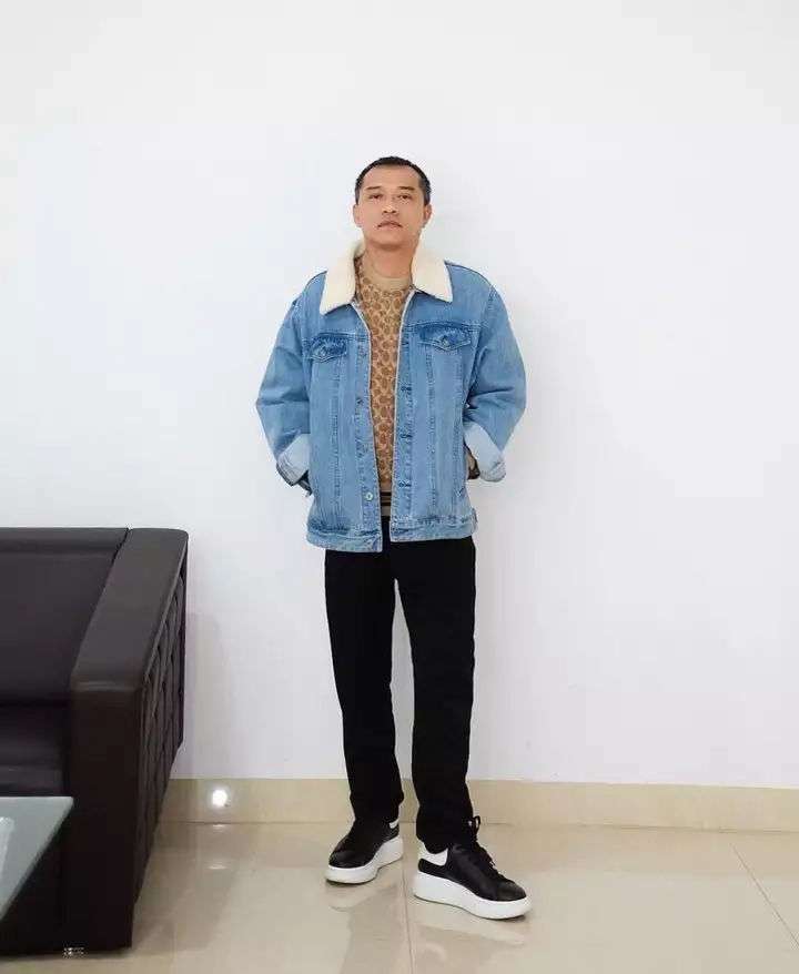 Gaya Artis Ganteng Ini Tetap Modis Meski Sudah jadi Kakek