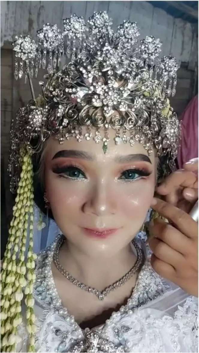 Transformasi Gadis Desa Berkulit Eksotis Dirias MUA Jadi Pengantin Sunda, Dipuji Bak Barbie Hidup!