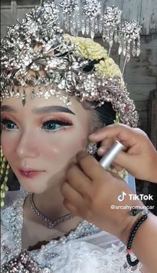 Transformasi Gadis Desa Berkulit Eksotis Dirias MUA Jadi Pengantin Sunda, Dipuji Bak Barbie Hidup!