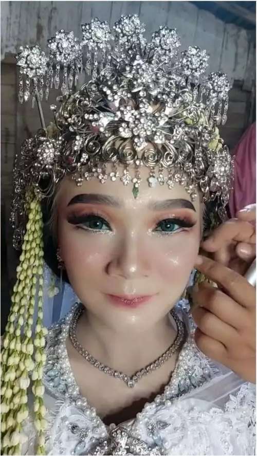 Transformasi Gadis Desa Berkulit Eksotis Dirias MUA Jadi Pengantin Sunda, Dipuji Bak Barbie Hidup!