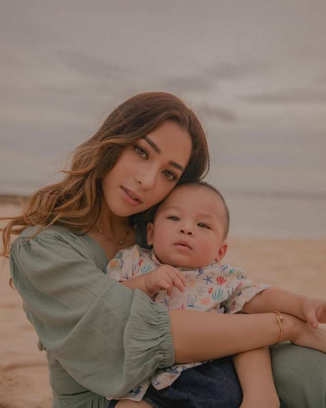 Potret Seleb Dihujat Gara-Gara Pola Asuh Anak, Ria Ricis Sampai Disorot Media Asing