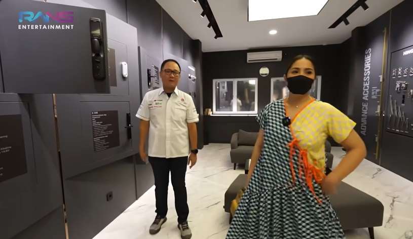 Potret Nagita Slavina Asyik Cari Gagang Pintu Untuk Rumah Baru, Harganya Bikin Kantong Dompet Menjerit!