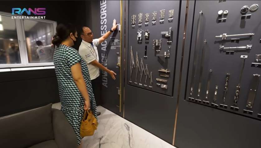 Potret Nagita Slavina Asyik Cari Gagang Pintu Untuk Rumah Baru, Harganya Bikin Kantong Dompet Menjerit!