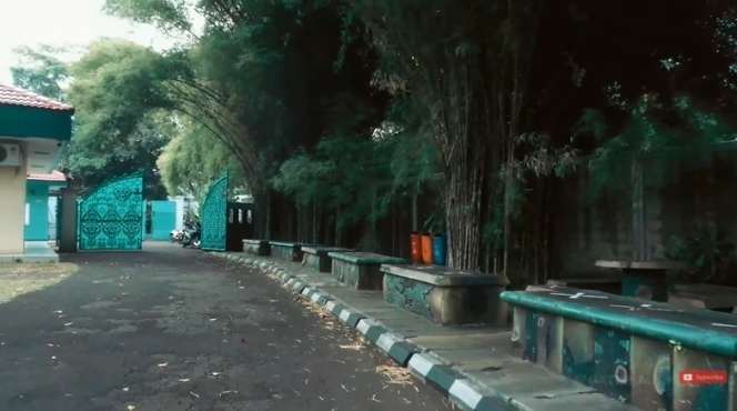 10 Potret Rumah Mewah Rhoma Irama Jadi Sorotan, Ada Musala Berbentuk Gua & Pohon Raksasa!