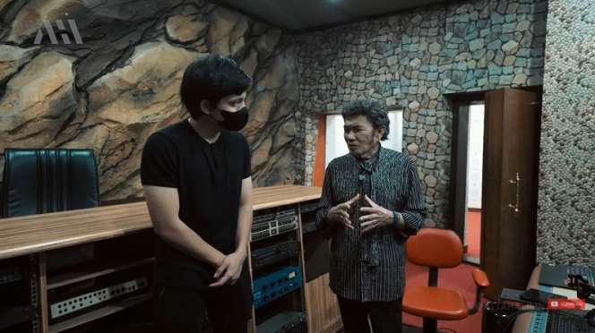 10 Potret Rumah Mewah Rhoma Irama Jadi Sorotan, Ada Musala Berbentuk Gua & Pohon Raksasa!