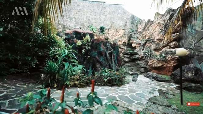 10 Potret Rumah Mewah Rhoma Irama Jadi Sorotan, Ada Musala Berbentuk Gua & Pohon Raksasa!