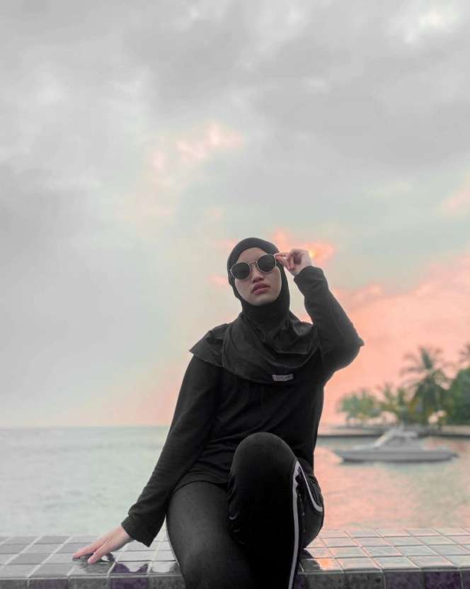Potret Nabila LIDA Tampil Stylish saat Berenang, Wajah Glowing-nya Makin Terlihat