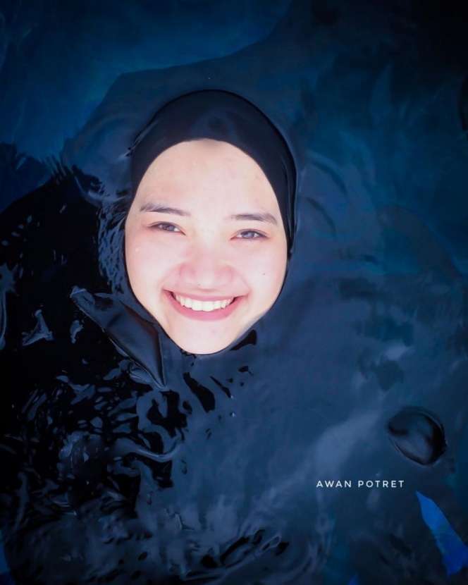 Potret Nabila LIDA Tampil Stylish saat Berenang, Wajah Glowing-nya Makin Terlihat