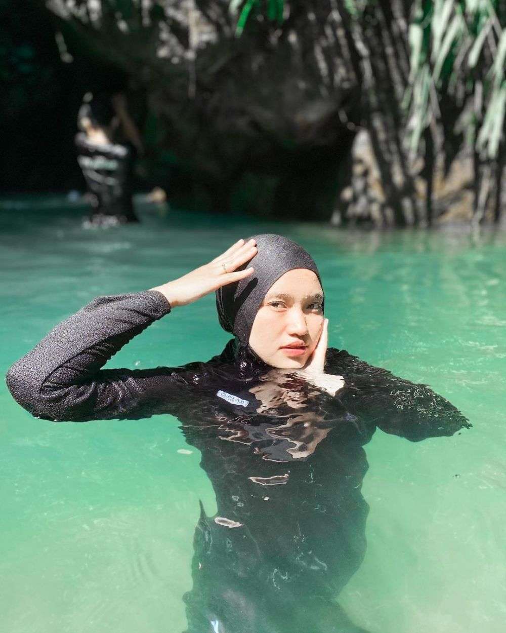 Potret Nabila LIDA Tampil Stylish saat Berenang, Wajah Glowing-nya Makin Terlihat