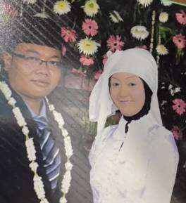 Pengantin ini Dilarang Melihat Kaca Saat di Makeup, Hasilnya Bikin Ngenes!