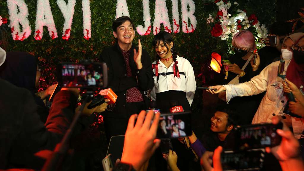 Berperan Sebagai Dukun, Adipati Dolken Lakukan Adegan Ekstrem
