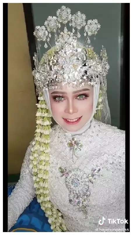Viral Wanita Pakai Jasa Perias Pengantin Era 90-an dari Sang Ibu, Dikira Norak, Ternyata Hasilnya Bikin Takjub!