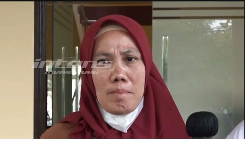 Pertama Kali Muncul ke Publik, Ini Potret Rihanah Anah Ibunda Norma Risma, Akui Sering ke Kontrakan Untuk Gantikan `Peran` Sang Anak!