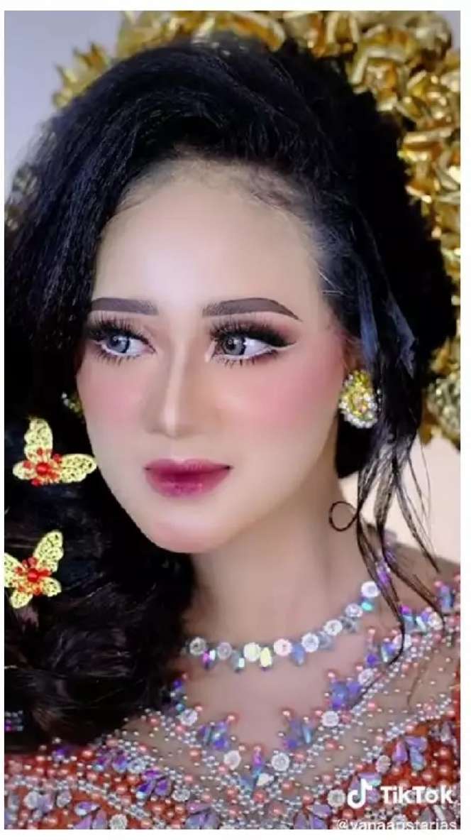 Wanita Polos Dirias MUA Jadi Pengantin Adat Bali, Malah Jadi Mirip Dinda Hauw, Bikin Pangling!