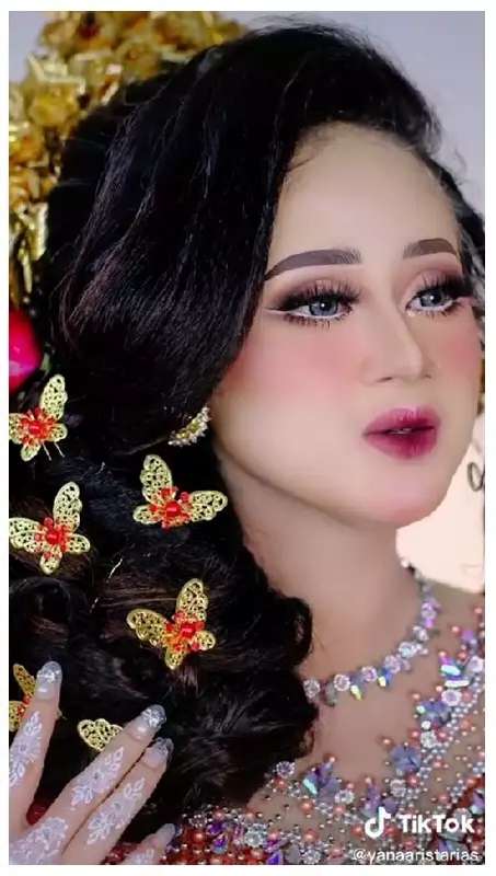 Wanita Polos Dirias MUA Jadi Pengantin Adat Bali, Malah Jadi Mirip Dinda Hauw, Bikin Pangling!