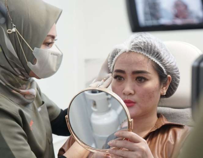 Rutin Melakukan Treatment, Trik Vega Darwanti Agar Suami Menambah Uang Bulanan