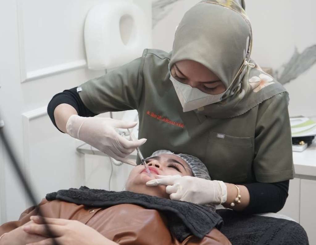 Rutin Melakukan Treatment, Trik Vega Darwanti Agar Suami Menambah Uang Bulanan