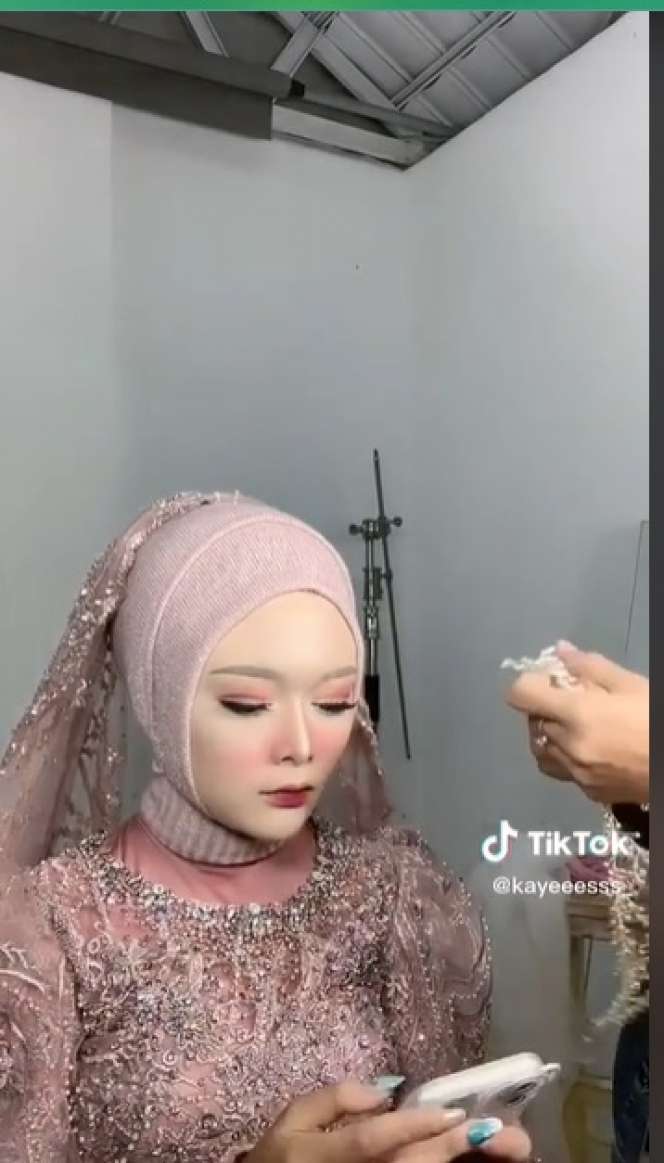 Ingat Yessy yang Batal Nikah Karena Mahar Sertifikat Rumah? Kini Dirias MUA Ala Pengantin, Penampilannya Bikin Melongo!