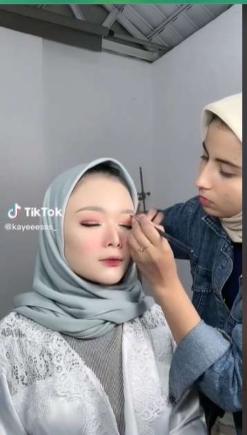Ingat Yessy yang Batal Nikah Karena Mahar Sertifikat Rumah? Kini Dirias MUA Ala Pengantin, Penampilannya Bikin Melongo!