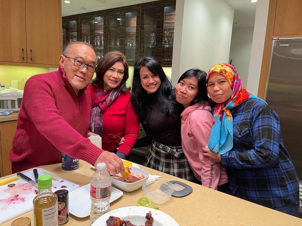 Potret Jasmine Bergmann Asisten Pribadi Keluarga Bakrie yang Punya Tubuh Body Goals